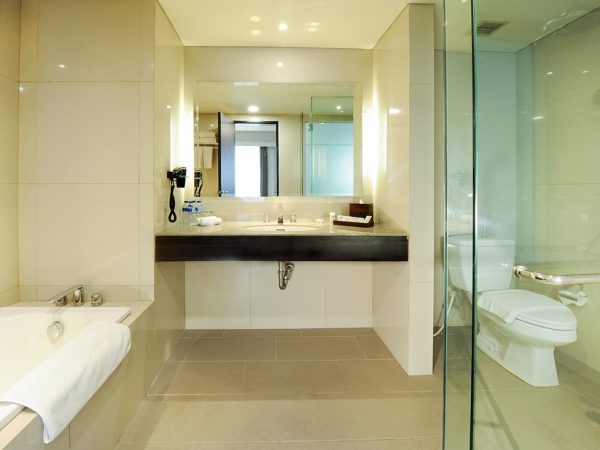 Accommodation - Deluxe Suite - Bathroom