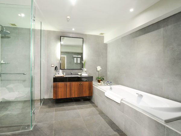 Accommodation - Discovery Suite - Bathroom